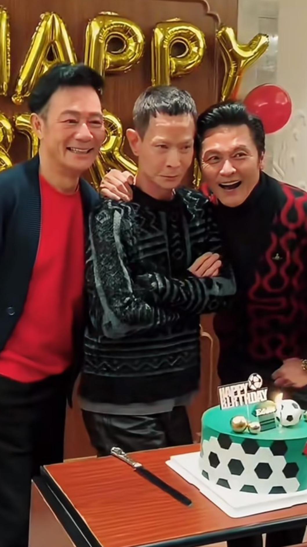 吳廷燁（中）與香港資深演員。（圖／翻攝自小紅書）