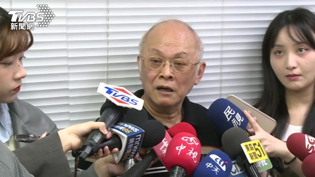 梁記滷味老闆梁廣雲,控訴民事求償判決竟遭竄改,質疑官官相護。(圖/TVBS)