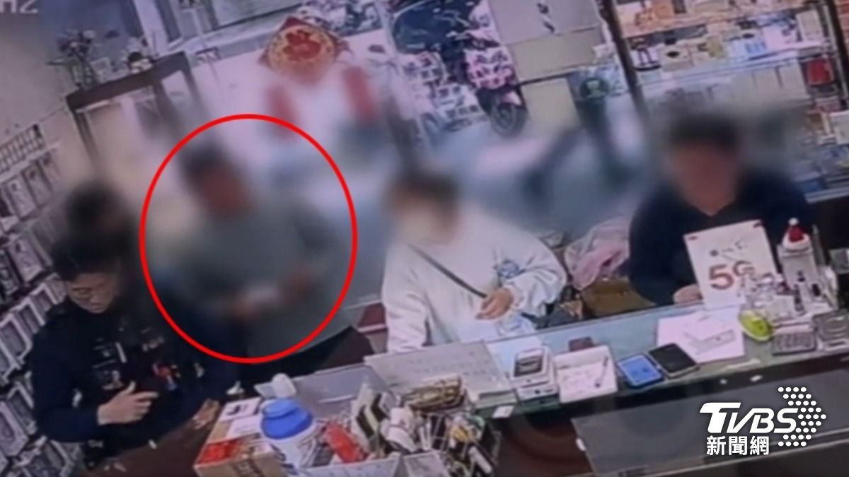 合法收購竟買到沖繩遺失物,通訊行喊冤。(圖/TVBS)