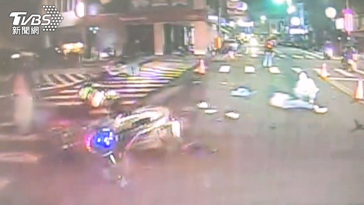 八卦山機車對撞!2騎士噴飛1人進加護病房。(圖/TVBS)