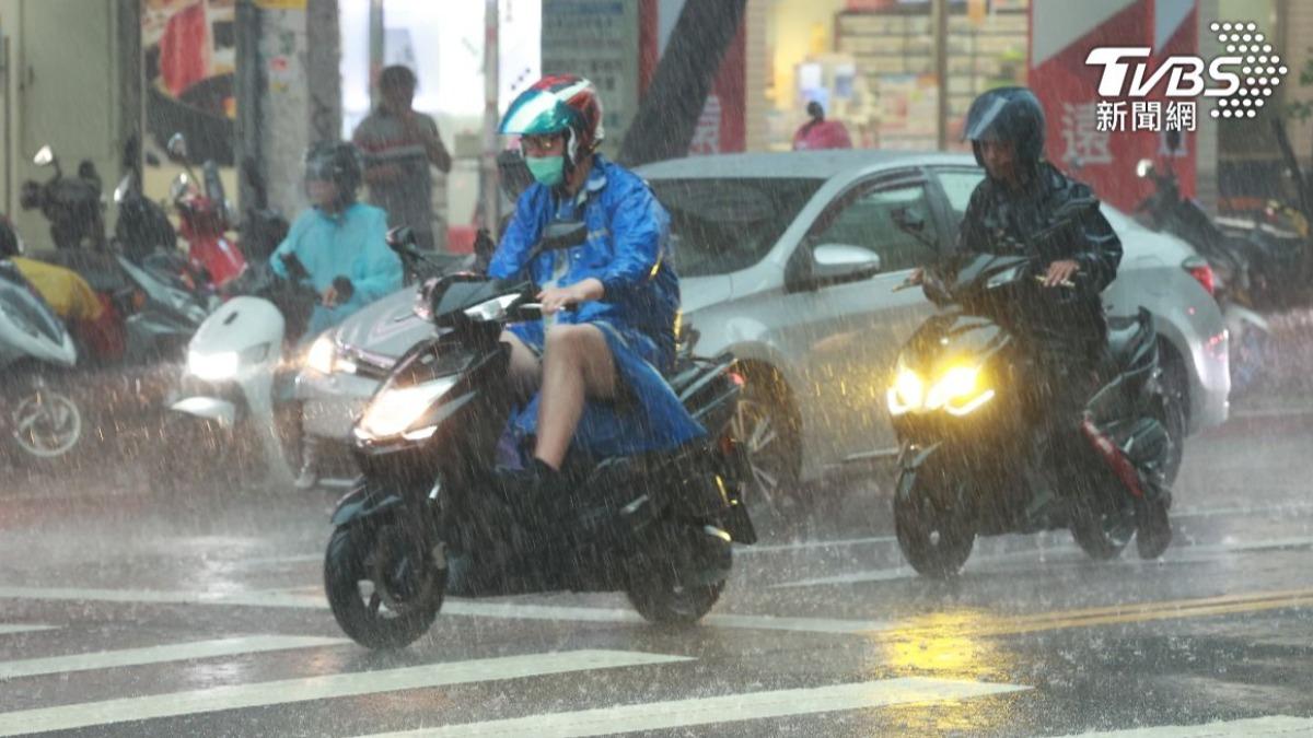 午後中部以北小心暴雨!鋒面來襲 週五北東低溫探1字頭