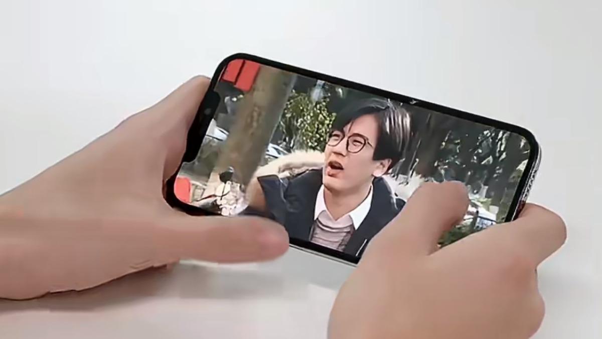 張凌赫坦承大學時期的照片是本人。(圖/翻攝自微博)