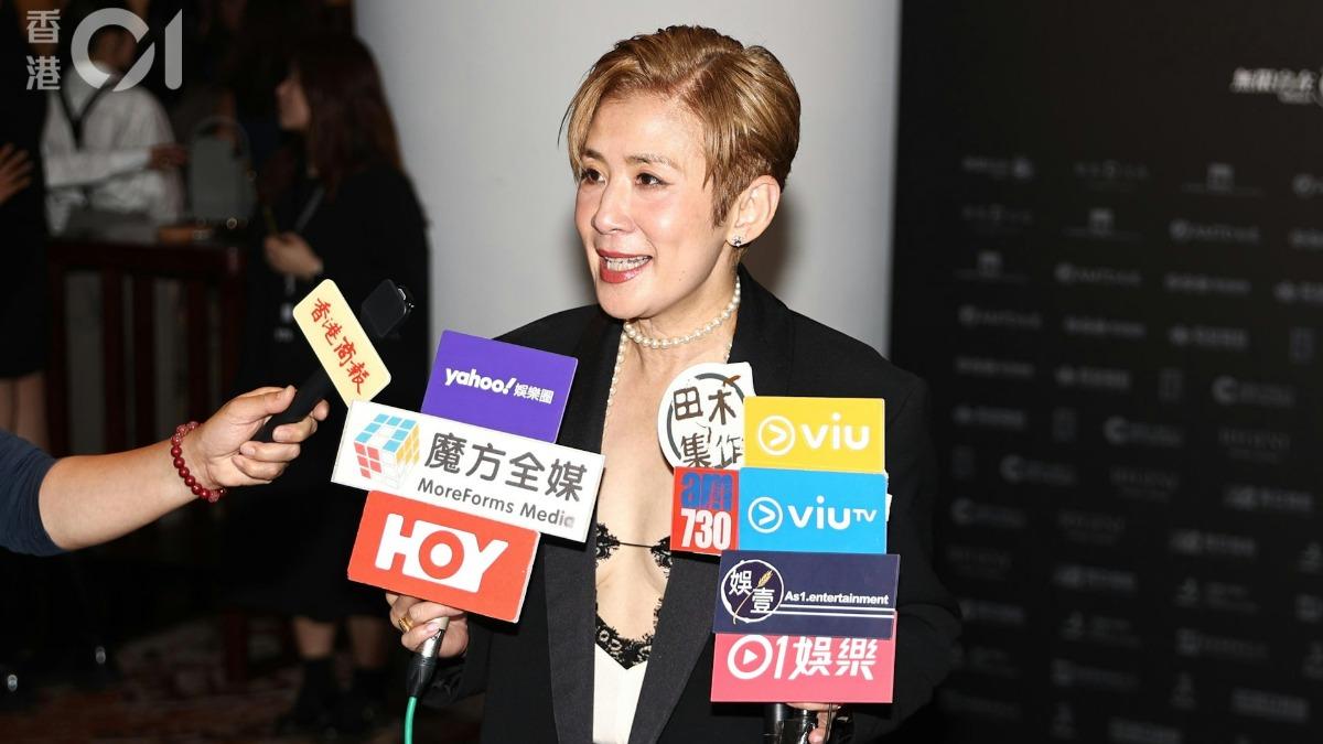 吳君如火辣深V現身香港導演會晚宴！笑曝打牌疑遇「天仙局」
