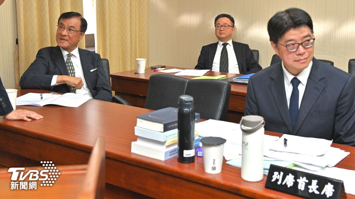 邱垂正變邱先生?官員喊李貞秀「女士」 藍聲援:將同方式稱呼