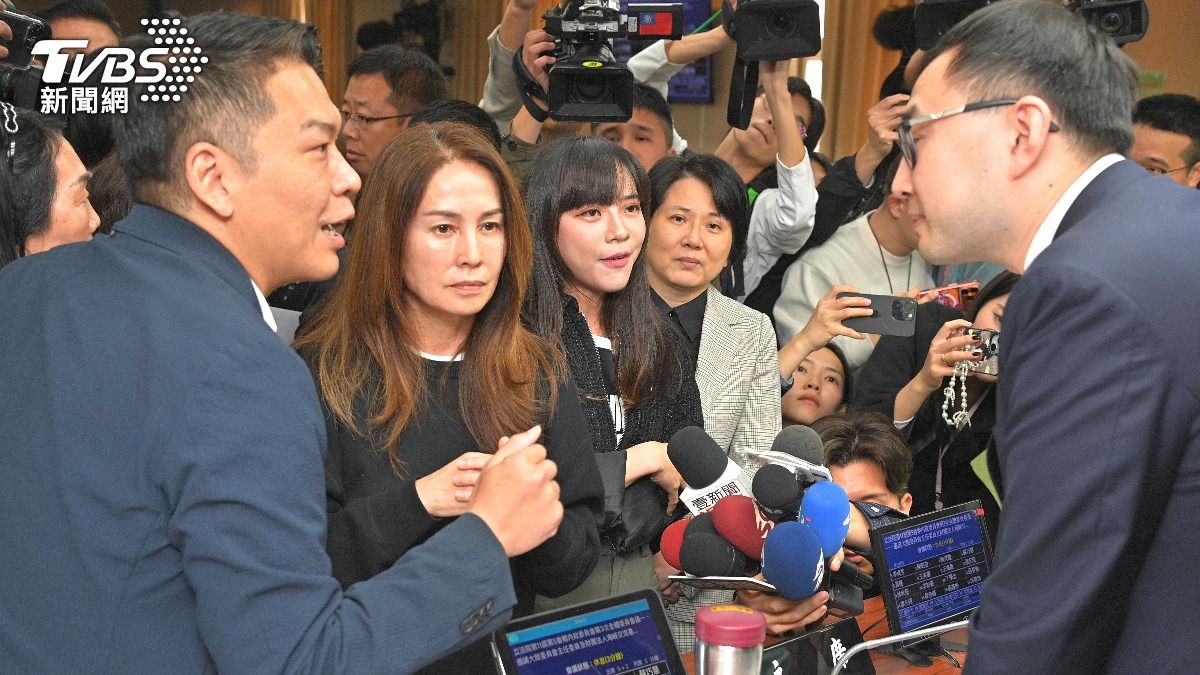 內政委員會一早爆發衝突。(圖/胡瑞麒攝)