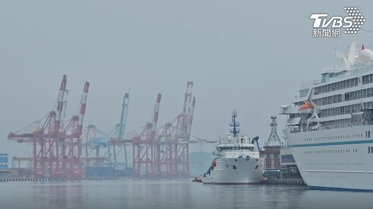 濃霧籠罩基隆北海岸,能見度「低於200公尺」。(圖/TVBS)