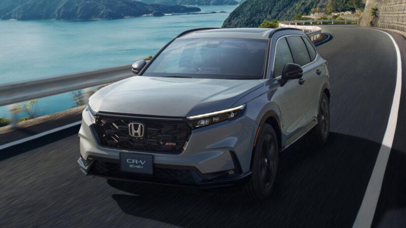 國外銷售的CR-V e:HEV有提供前驅、四驅等版本,油耗表現不俗。(圖/Honda提供)