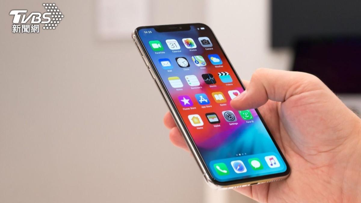 Apple官網教學iPhone設定內，有提供「車輛動態顯示」，能減緩暈車。（示意圖／shutterstock 達志影像）
