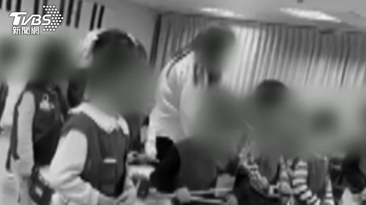 吹哨者曝光某私幼影片,爆出有老師疑似不當管教。(圖/吹哨者提供)