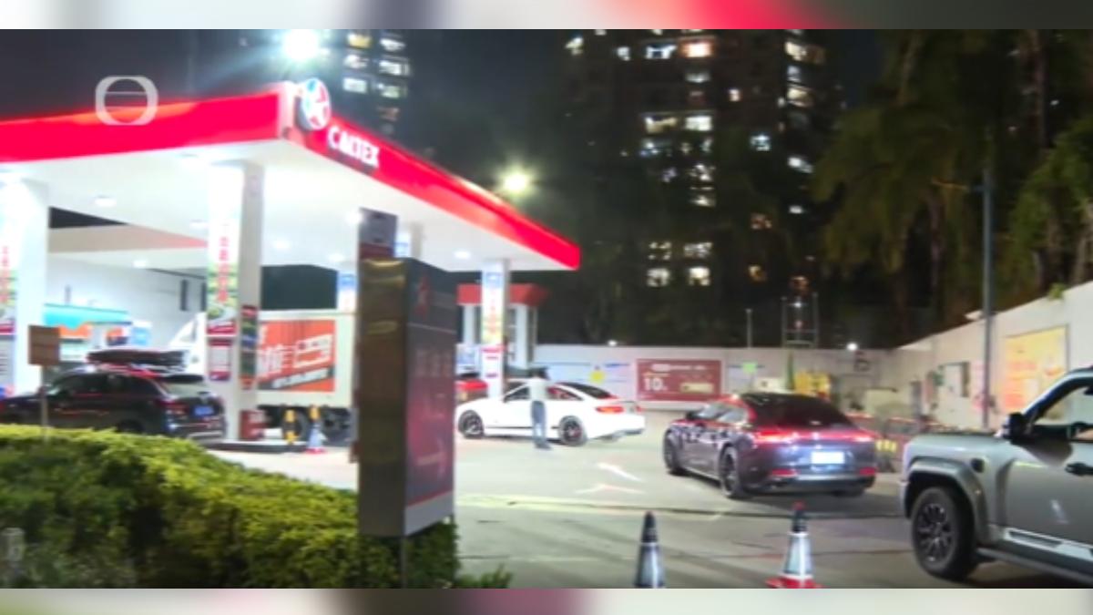 大陸政府今年以來第五度調漲油價,北京和深圳的加油站都出現排隊車潮。(圖/香港TVB)
