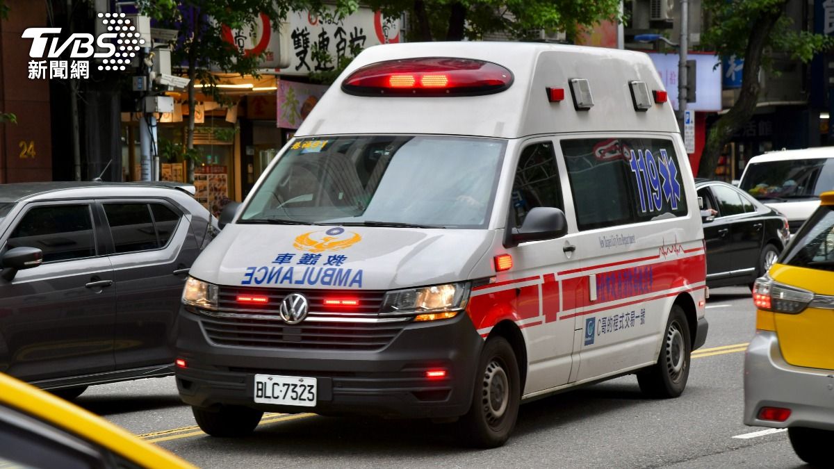 快訊/新北7旬嬤自家客廳突摔倒「頭部血腫」 命危搶救中