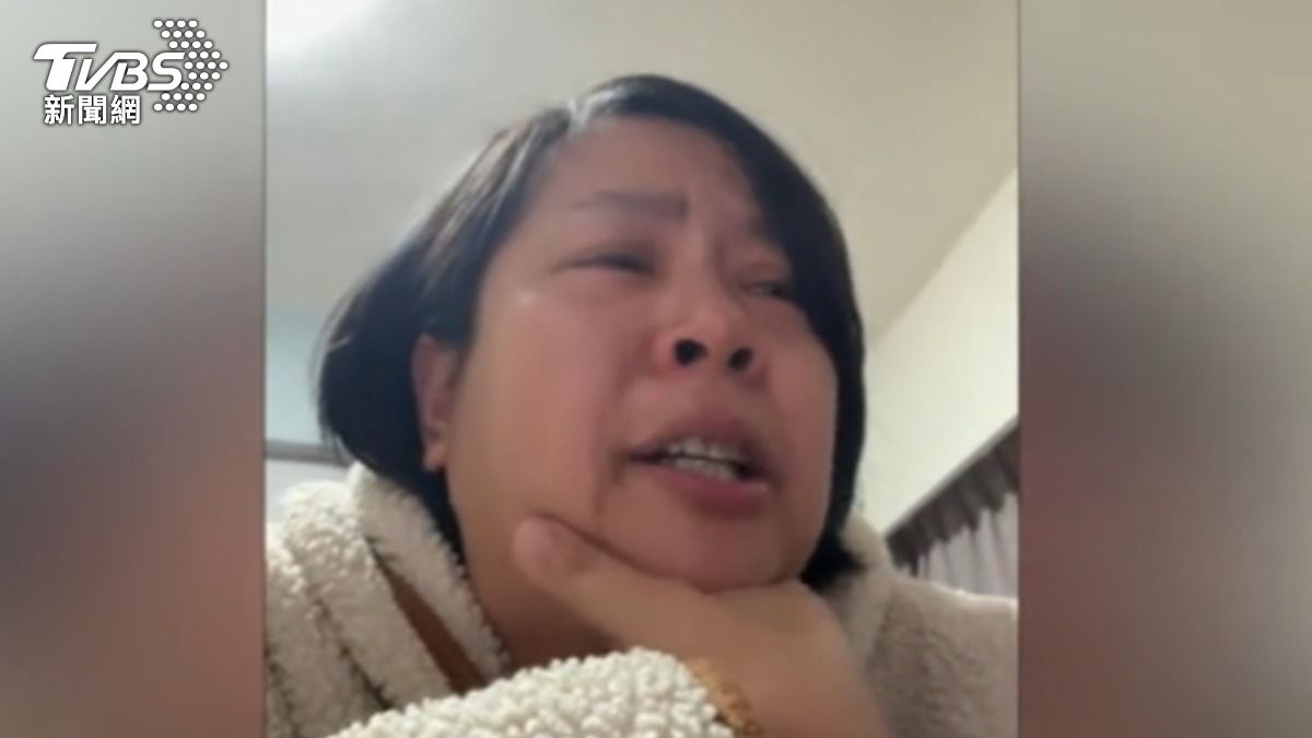 民眾黨立委李貞秀深夜直播崩潰痛哭，委屈控訴只不過罵台北市議員鍾小平是狗就被圍剿。（圖／TVBS）