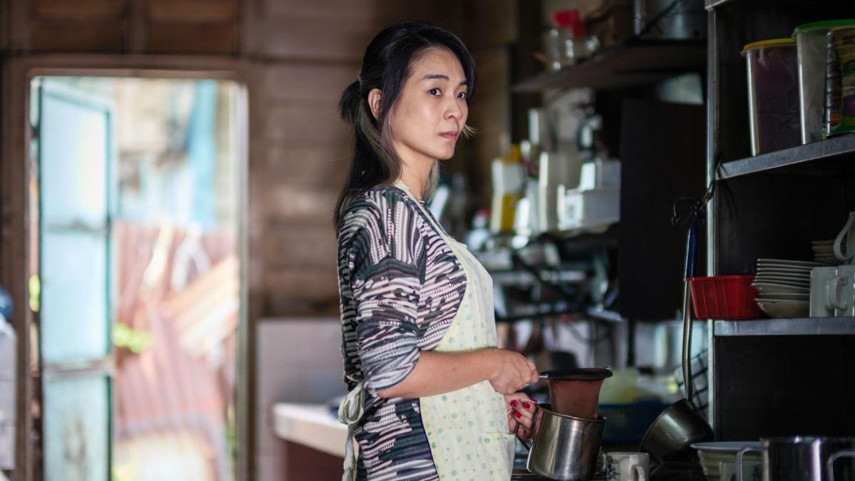 陳雪甄苦練大馬口音,在片中飾演茶餐廳老闆娘「水雲」護得影評盛讚。(圖/甲上提供)