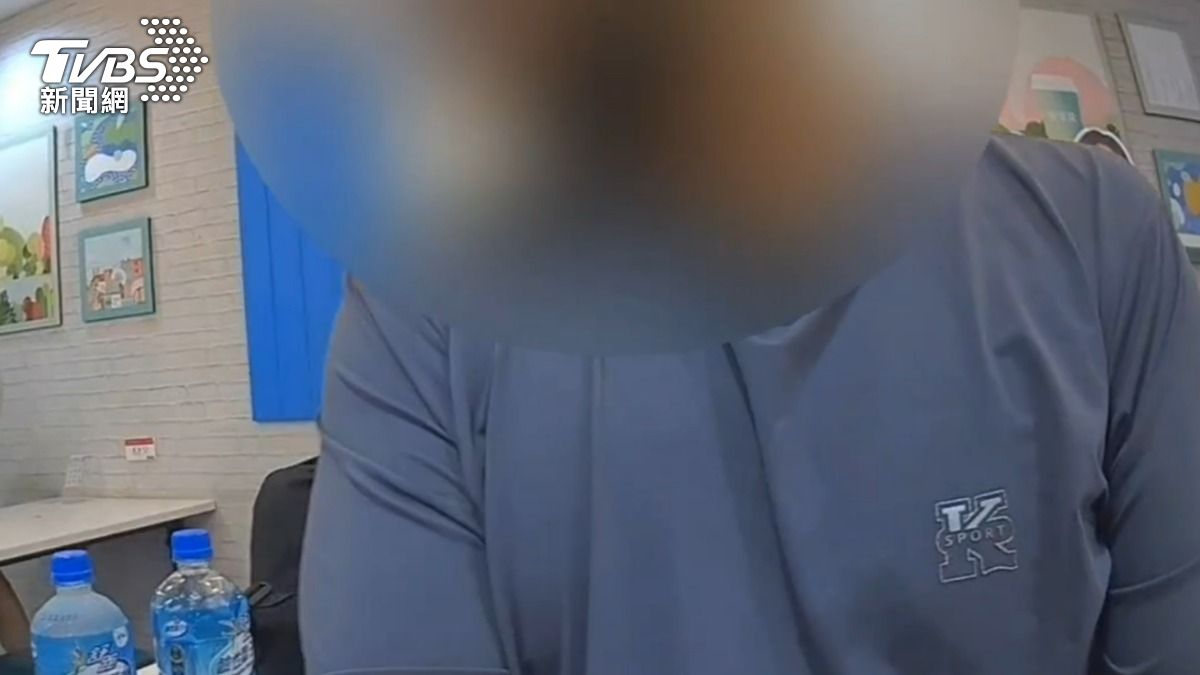超商店員「QR code」神助攻，警方成功逮捕詐團取簿手。（圖／TVBS）