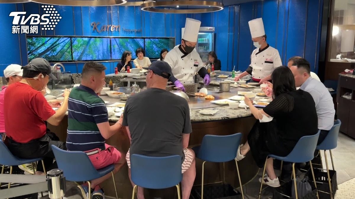 凱林鐵板燒台北101店，平日下午仍有不少顧客，其中也包含外國旅客。（圖／TVBS）