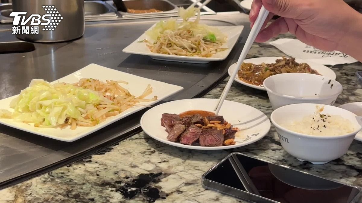 凱林鐵板燒台北101店長透露，外國觀光客佔整體客人約三成，其中以韓國客佔大宗。（圖／TVBS）