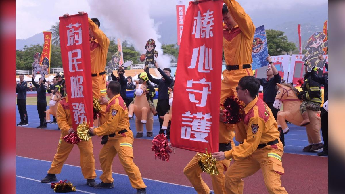 花蓮縣機關聯合運動會,布條融入縣長徐榛蔚名字,引質疑。(圖/徐榛蔚臉書)