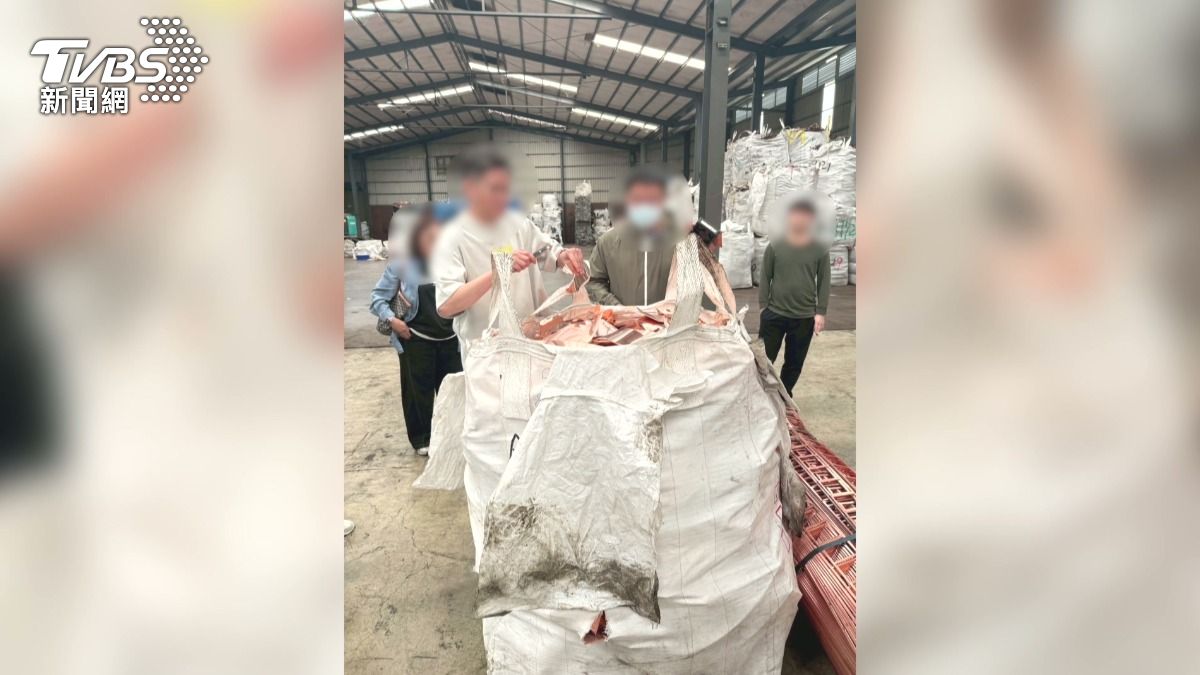 涉嫌收取贓物的彰化資源回收場,在收購銅合金後,又迅速轉售給桃園一間金屬公司。(圖/TVBS)