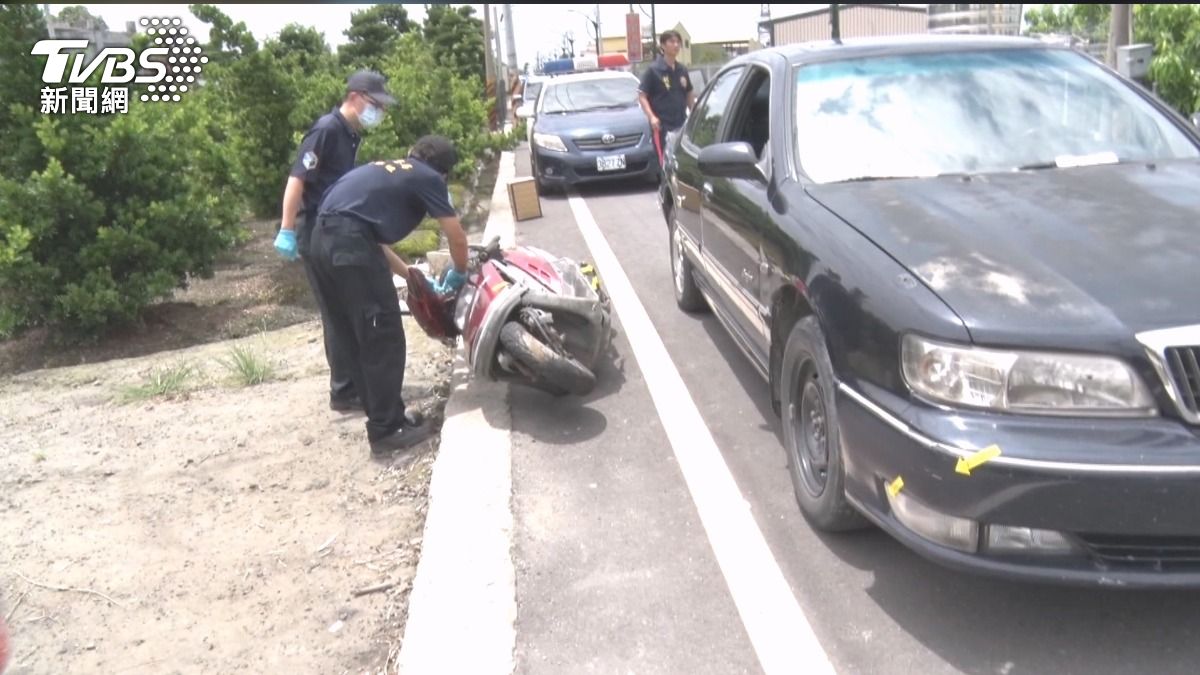 49歲吳姓共犯同樣有前科,曾涉嫌逼車害死人,起因僅是行車糾紛時被騎士罵了一句髒話,便憤而逼車致死。(圖/TVBS)