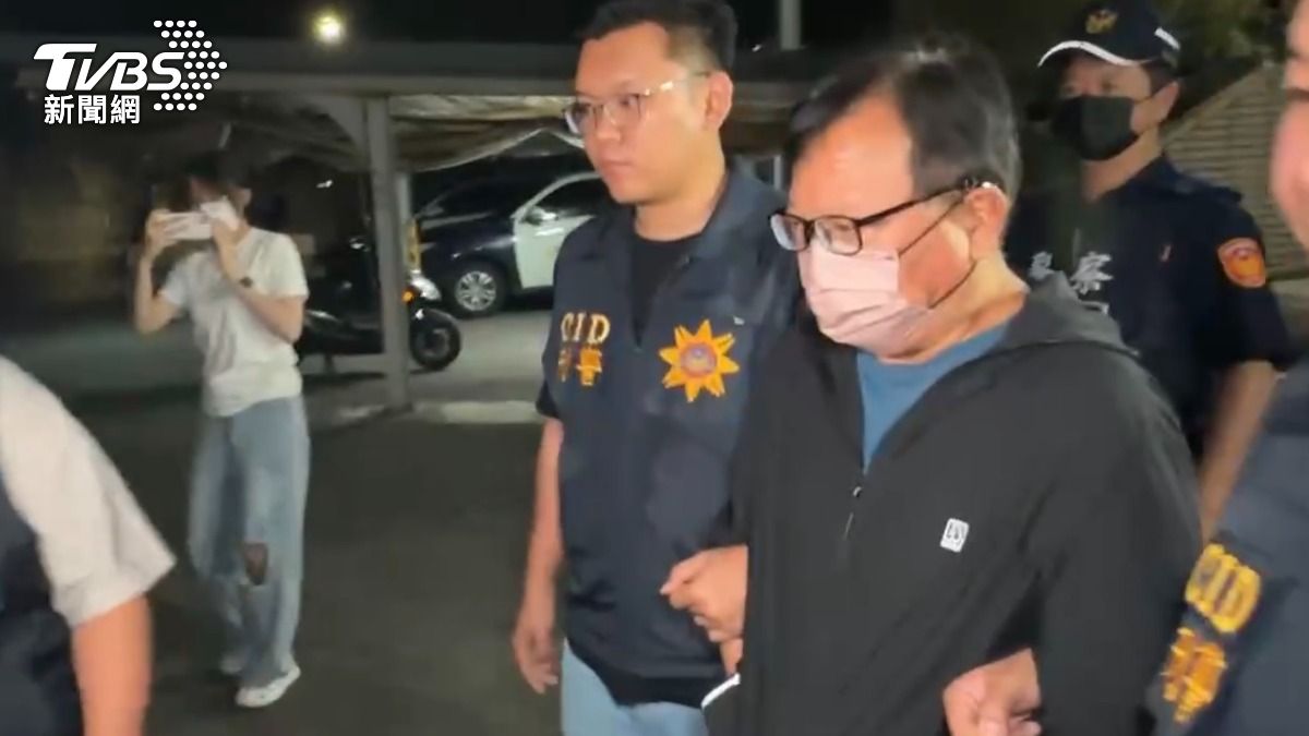 現場媒體守候與提問,徐漢全程保持沉默,未對案情作出任何回應。(圖/TVBS)