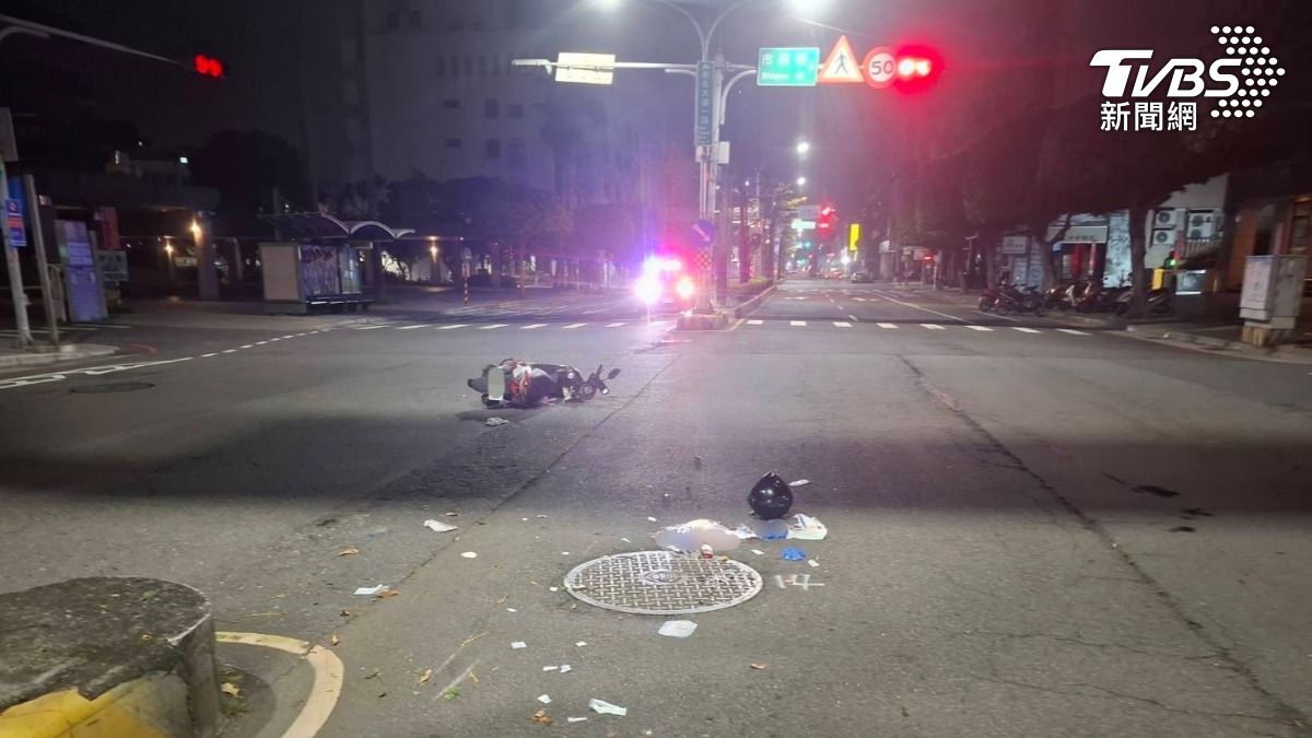 經警方初步勘查,目前尚無法確定陳翁是疲勞駕駛、身體不適或是機械故障導致偏行。(圖/TVBS)
