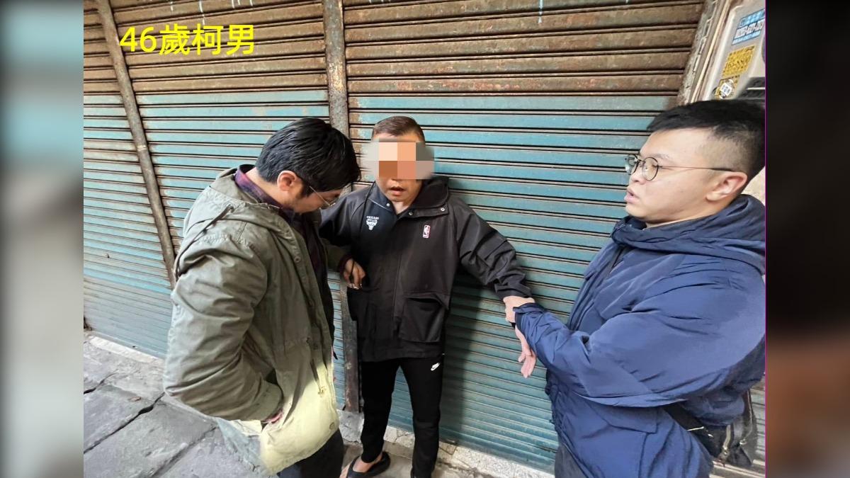 警方逮捕黑幫成員。(圖/警方提供)