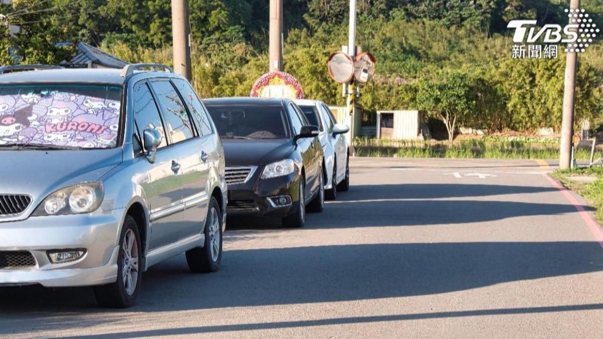 很多人不知道!停車打錯燈「最高罰3600元」 警曝正確做法