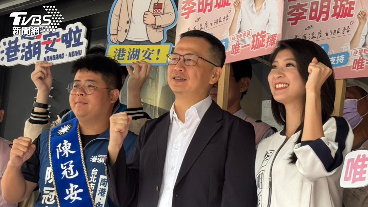 國民黨立委羅智強（中）。（圖/陳怡潔攝）