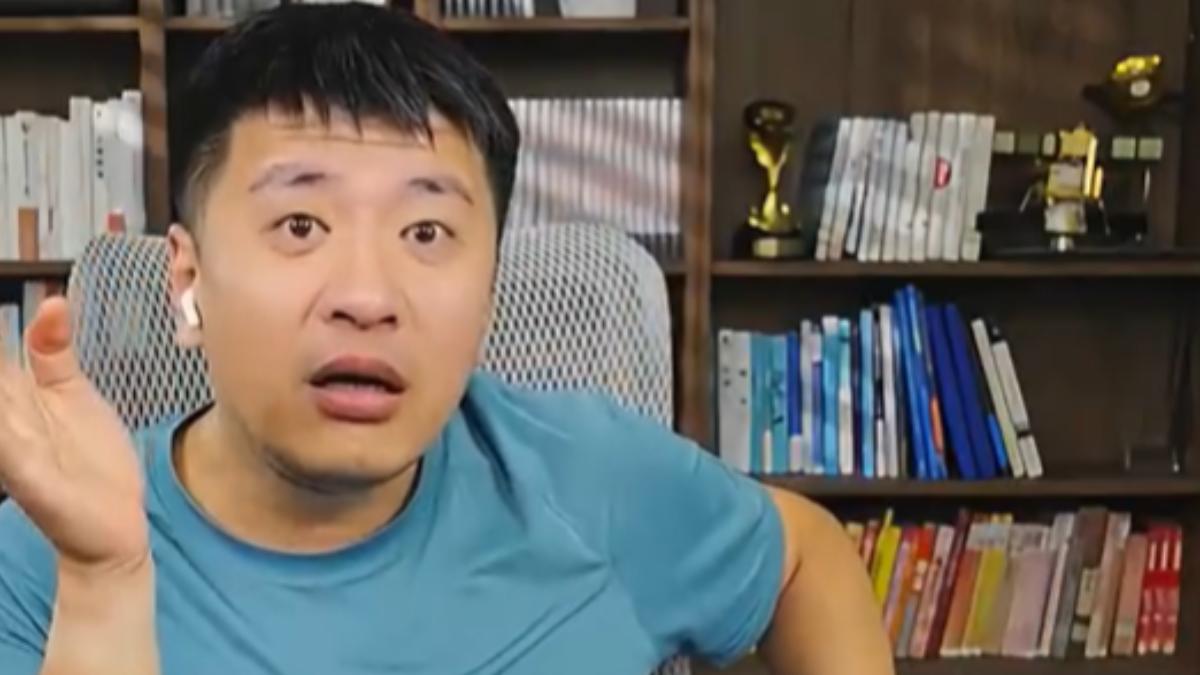 張雪峰經常在直播與粉絲互動。(圖/翻攝自微博)