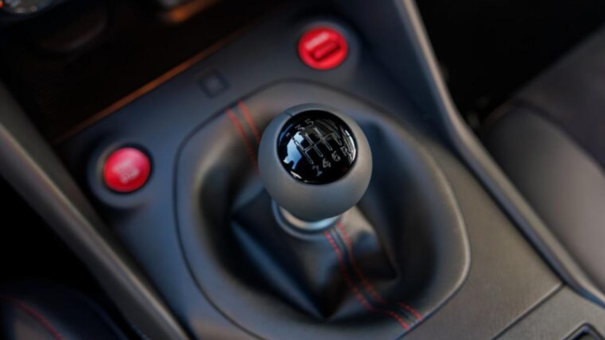 Z Nismo車型將6速手排變速箱列為選項。(圖/Nissan提供)