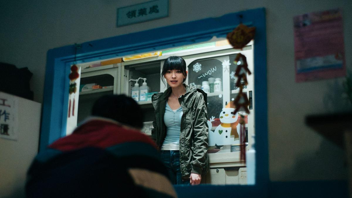姚以緹在《死亡賭局》中是一個靈活多變很懂求生存的女性。(圖/英傑哆影業提供)