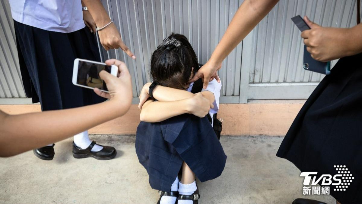 新北再傳校園霸凌!少女遭打巴掌扯髮逼下跪 5同學警局道歉仍挨告
