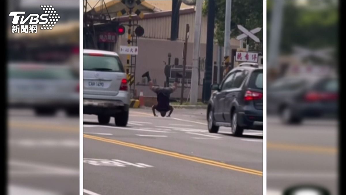 小火車經過他在旁倒立!彰化男誇張舉動全錄下,警開罰了。(圖/TVBS)