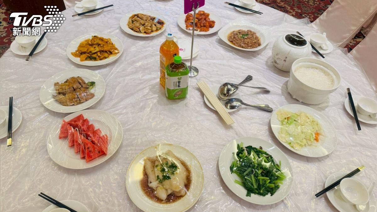 他轟高中畢旅晚餐寒酸！菜色曝光掀議　校方：會讓學生吃飽