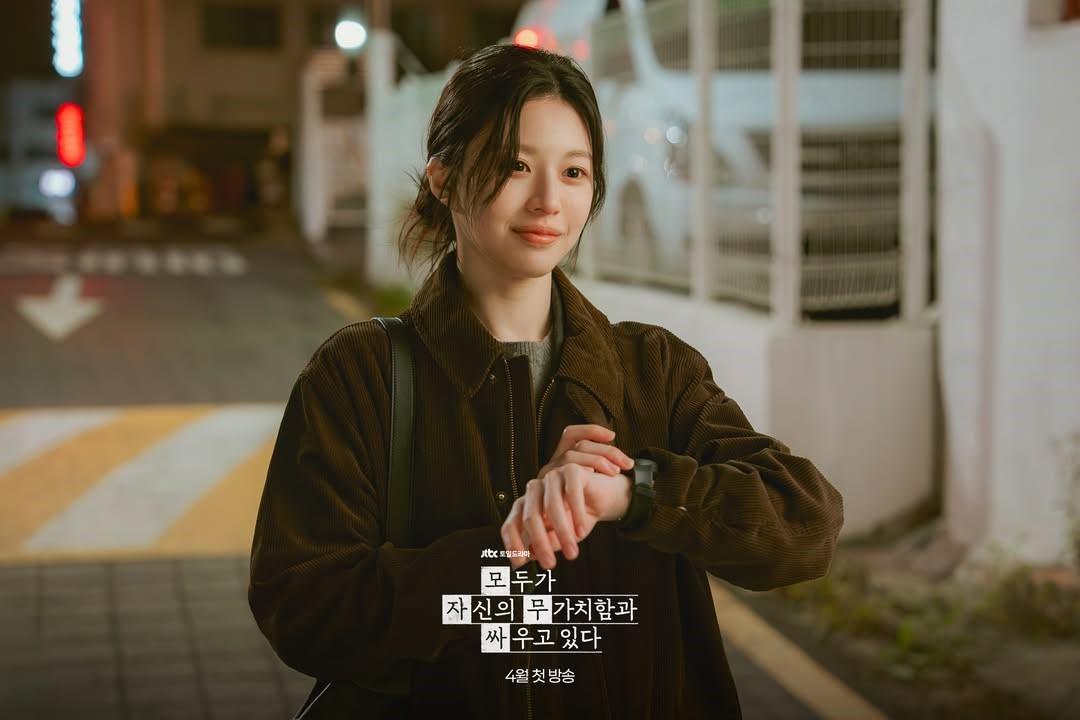 高允貞與具教煥主演Netflix韓劇《所有人都在與自己的無價值對抗》宣傳劇照