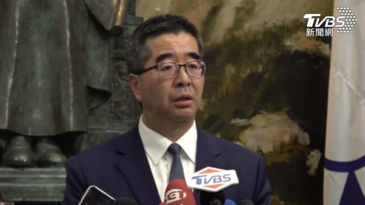 蕭旭岑遭指控背信與違反財政紀律，受訪時眼眶泛淚。（圖／TVBS）