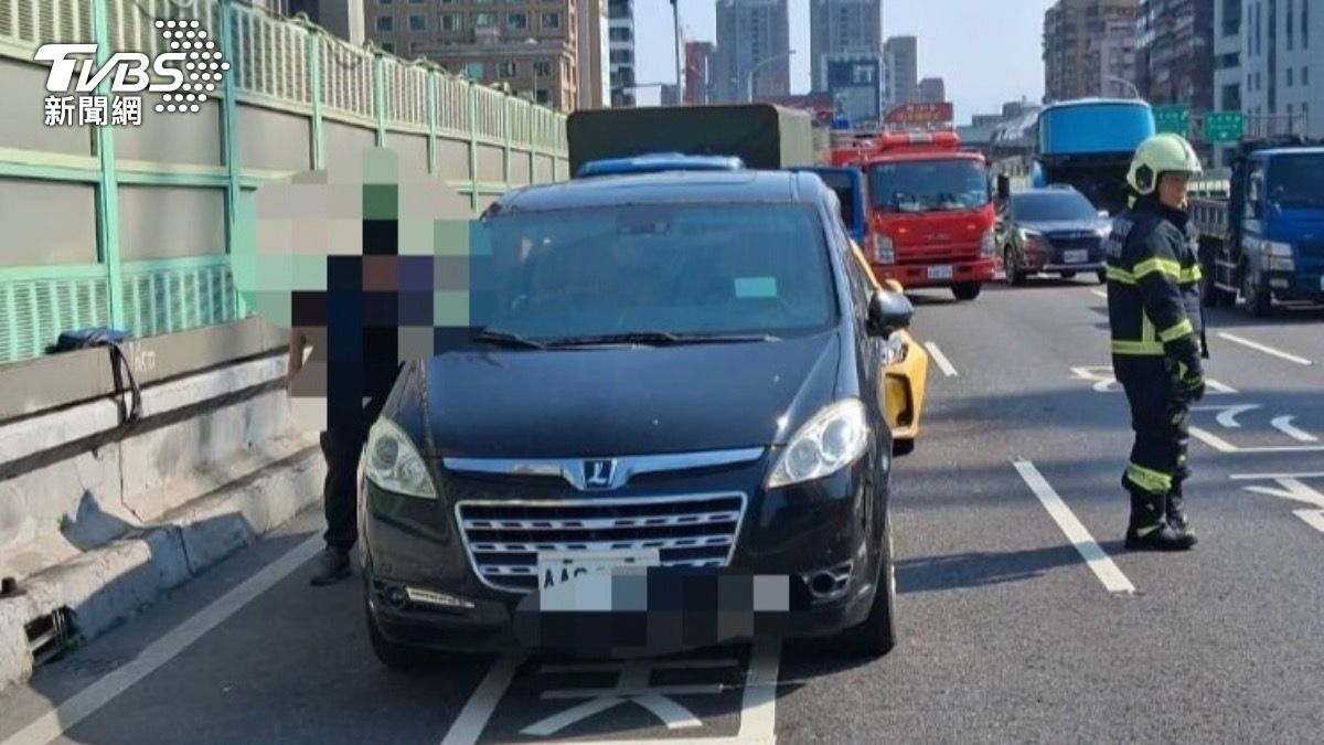 快訊／北市建國高架3車連環撞　4人受傷送醫
