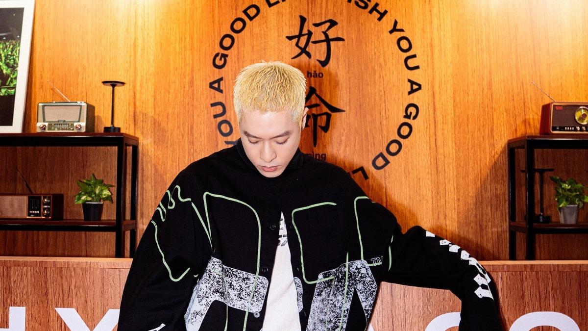周湯豪公開「超豪華跑車」引轟動!朝聖Jennie演出吐心聲