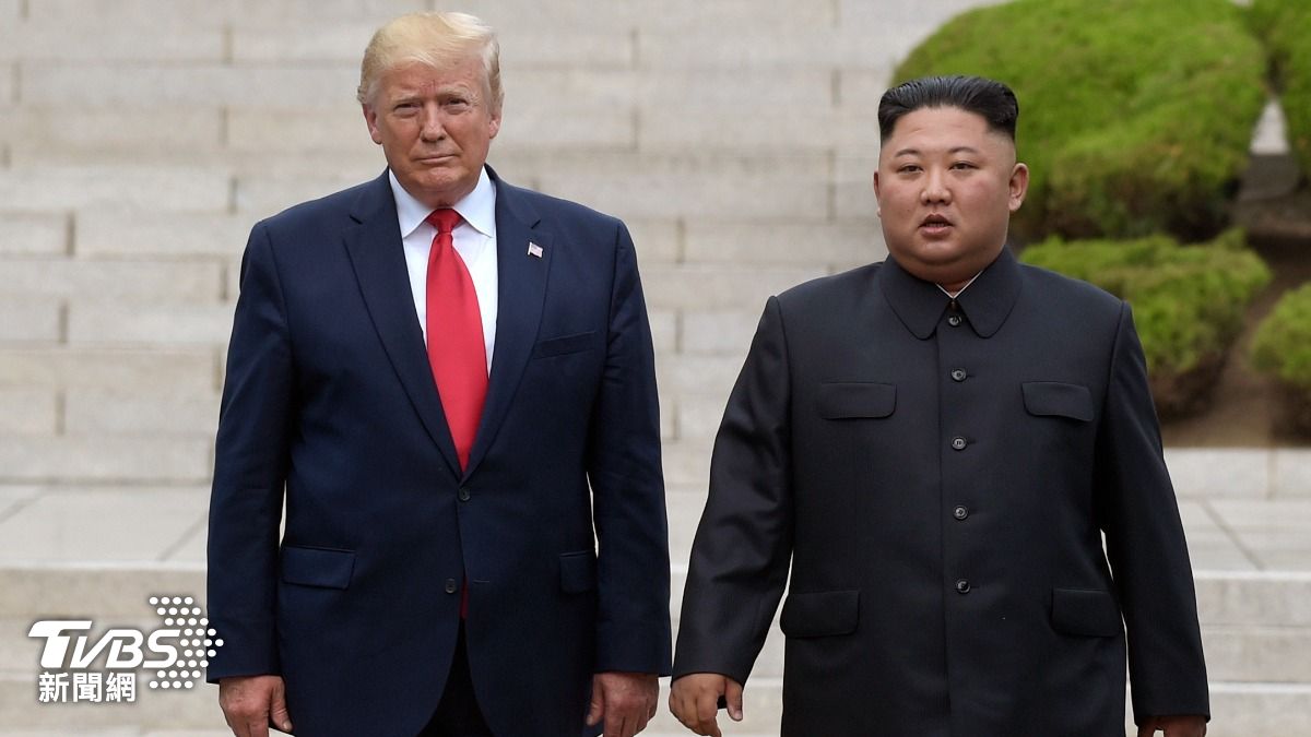 美國總統川普第一任期時，曾與金正恩會面，並表態願意與北韓恢復外交途徑。（圖／達志影像美聯社）