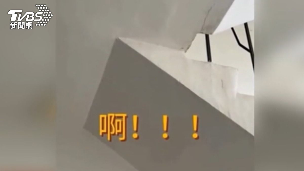 樓上住戶傳4歲童哭喊,鄰居錄影蒐證。(圖/TVBS)