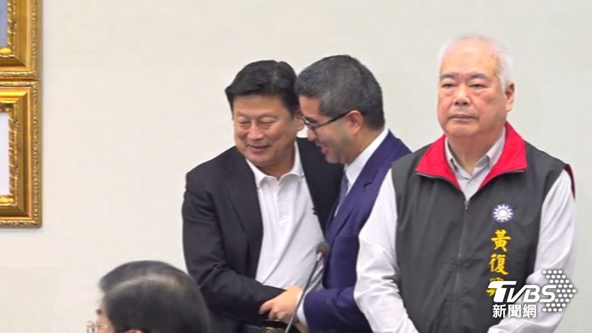傅崐萁鼓勵蕭旭岑(圖/TVBS資料畫面)