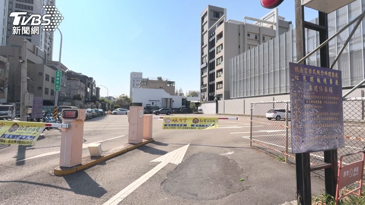 男子在停車場車內休息,因為車沒上鎖遭陌生男直接開車門(TVBS/圖)