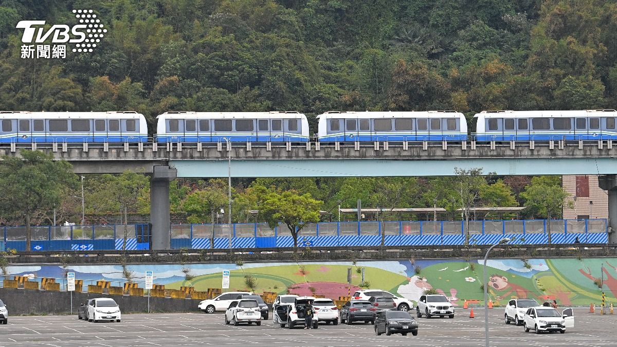 捷運文湖線。(圖/胡瑞麒攝)
