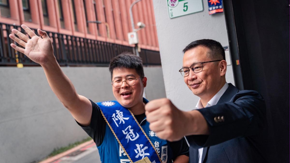 走遍北市港湖區「壞了兩雙鞋」　陳冠安參戰議員獲羅智強抬轎