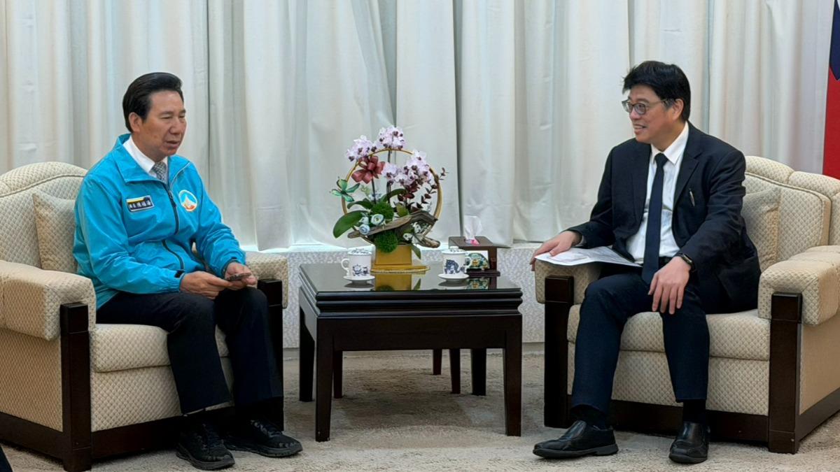 金門縣長陳福海今（25）日拜會大陸委員會主委邱垂正。（圖／縣府提供）