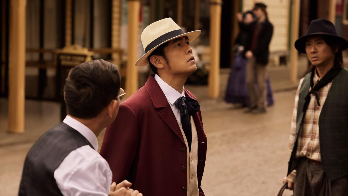 周董拍攝《周遊記》時趁空拍MV,但當時連歌都還沒寫好,相當驚人。(圖/杰威爾提供)