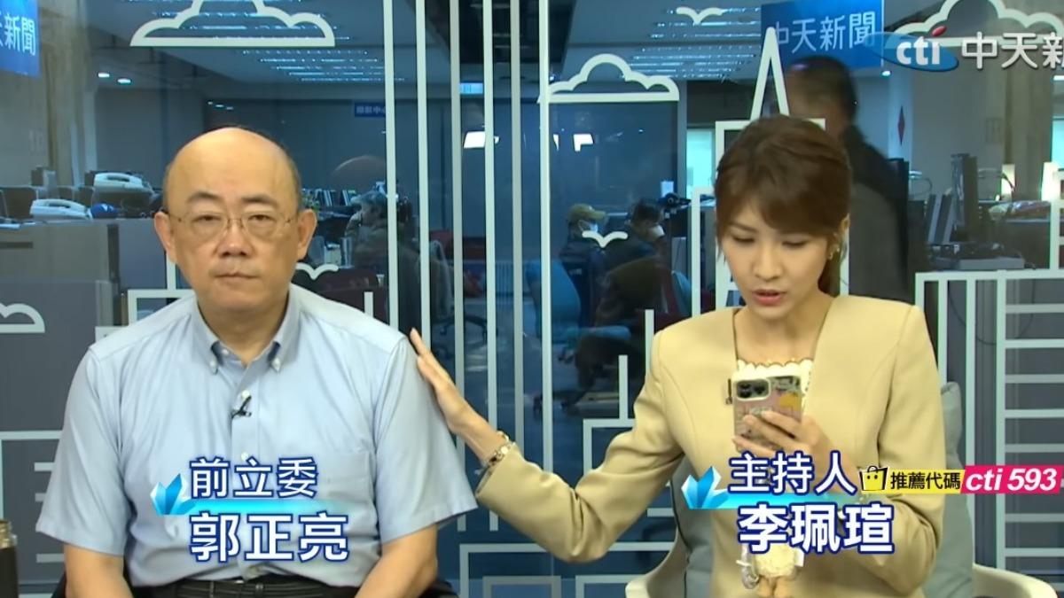 郭正亮昨日直播時被網友發現臉部異常，不斷留言關心。（圖／翻攝自中天電視YouTube）
