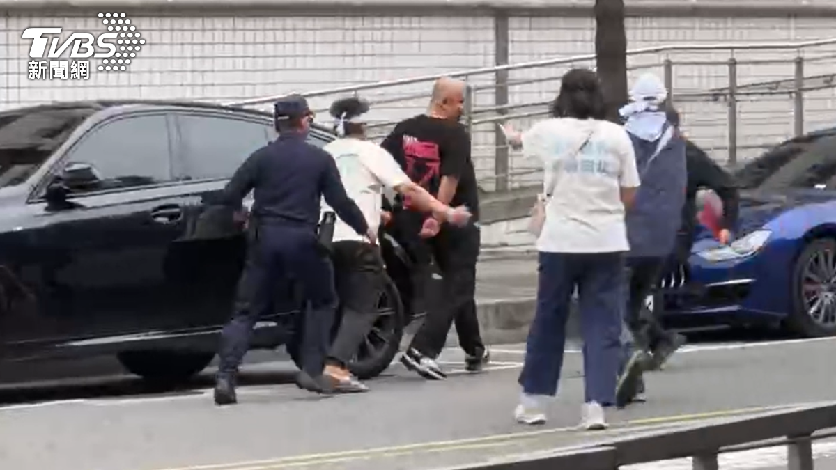 柯文哲審判倒數!路人酸「土城的選擇」 小草暴怒揮拳