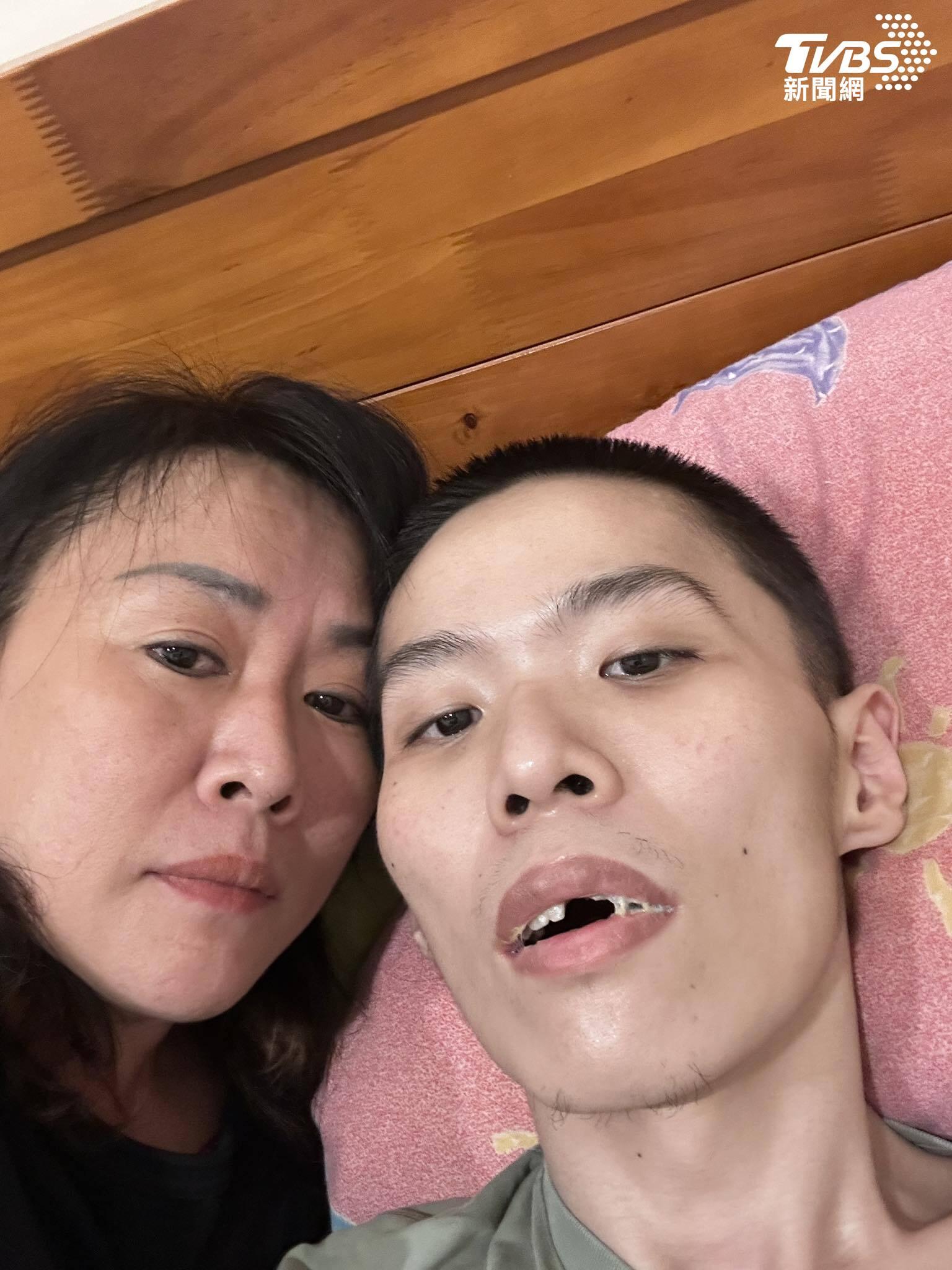 黃柏元-霸凌-軍中霸凌-黃柏元霸凌-黃柏元當兵-柏元軍中霸凌-柏元霸凌-大腦萎縮-智商退化