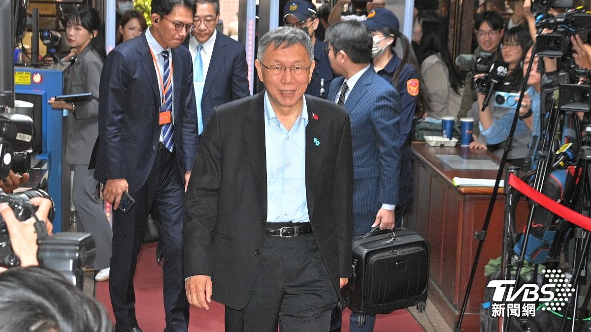 快訊/京華城案宣判在即!柯文哲抵達「笑嘻嘻」走入北院